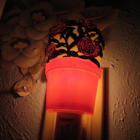 Roses in Pot Nightlight 6" tall - Picture 11 of 12